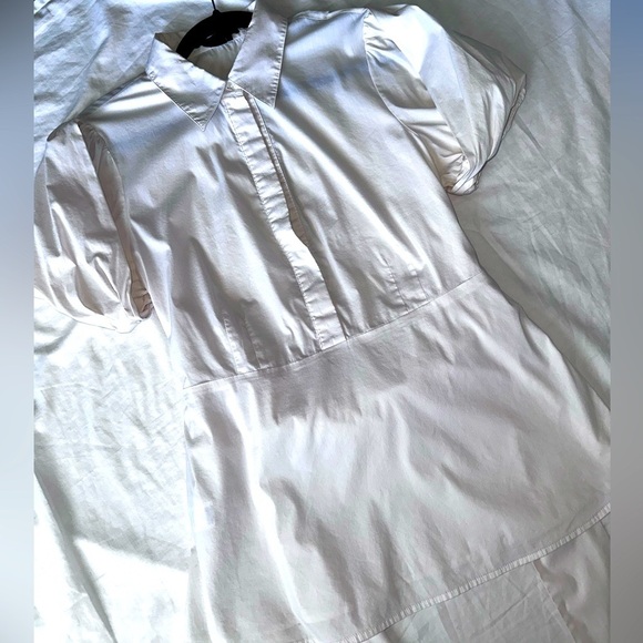 BCBG feminine top cotton has deep V or key hole puffy sleeves, t… - Picture 2 of 9